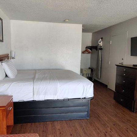 Travelodge Suites By Wyndham Macclenny I-10 Екстериор снимка